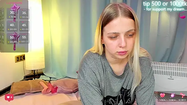 Snapshot of Alice_Halle chatting on 09-13-25, 01:22 Alice Halle online show from 09-13-25, 01:22