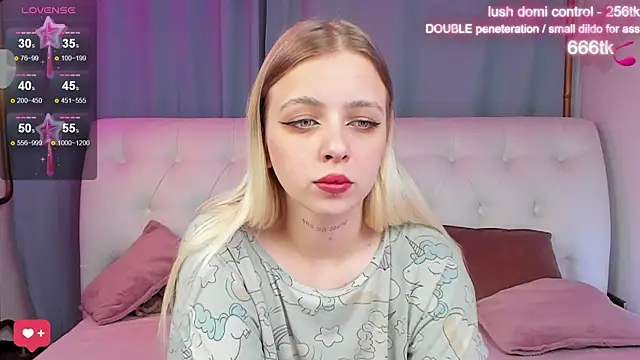 Snapshot of Alice_Halle chatting on 10-06-25, 01:14 Alice Halle online show from 10-06-25, 01:14