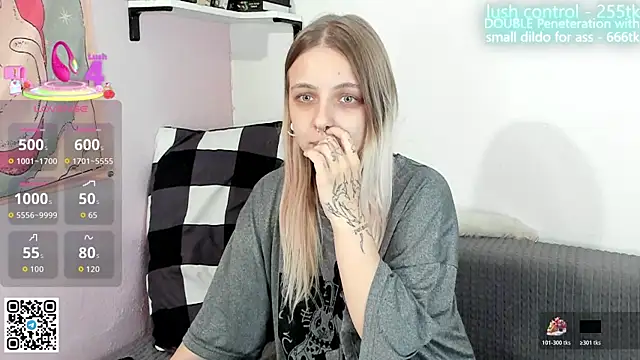 Snapshot of Alice_Halle chatting on 10-29-25, 02:52 Alice Halle online show from 10-29-25, 02:52