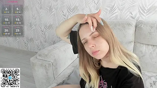 Snapshot of Alice_Halle chatting on 07-16-26, 01:44 Alice Halle online show from 07-16-26, 01:44