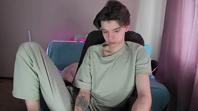 Liam sexy1 online show from 03-20-25, 08:20