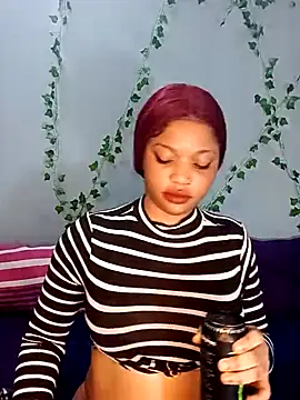 Snapshot of Sugartonguexx chatting on 03-16-25, 07:06 Sugartonguexx online show from 03-16-25, 07:06