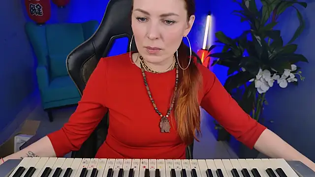 Snapshot of VandaRossi chatting on 01-14-25, 11:10 VandaRossi online show from 01-14-25, 11:10