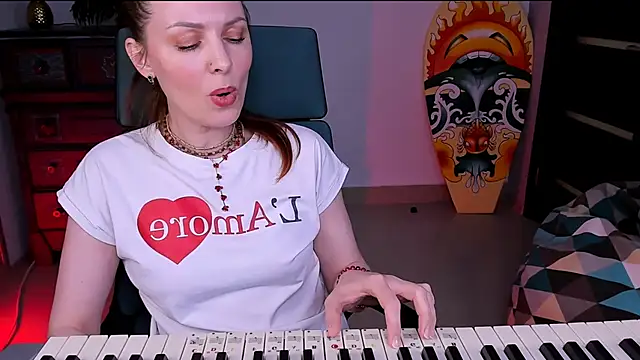 Snapshot of VandaRossi chatting on 02-09-25, 02:18 VandaRossi online show from 02-09-25, 02:18