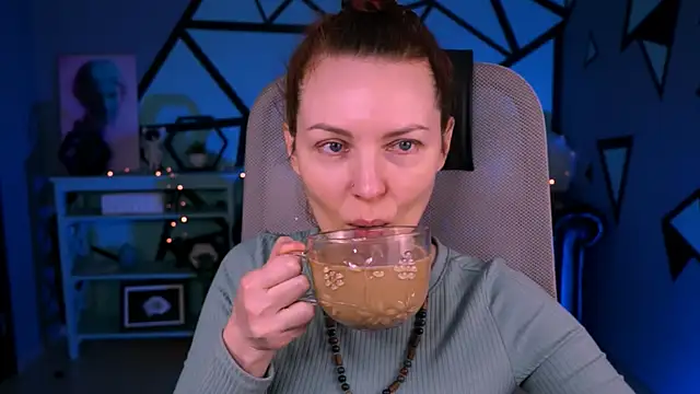 Snapshot of VandaRossi chatting on 03-19-25, 05:30 VandaRossi online show from 03-19-25, 05:30