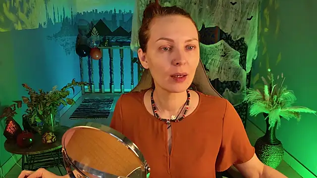 Snapshot of VandaRossi chatting on 10-19-25, 05:52 VandaRossi online show from 10-19-25, 05:52