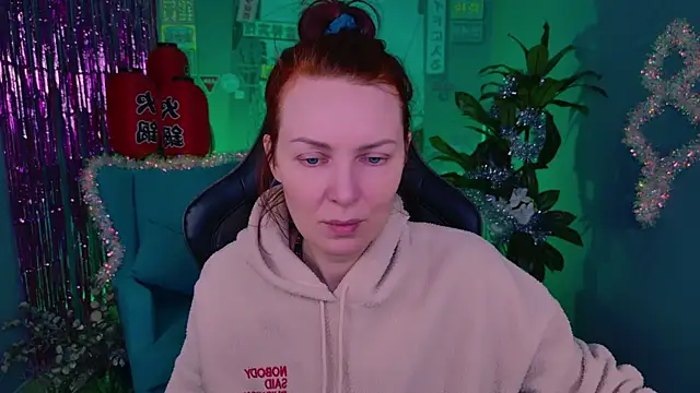 Snapshot of VandaRossi chatting on 12-14-25, 09:47 VandaRossi online show from 12-14-25, 09:47