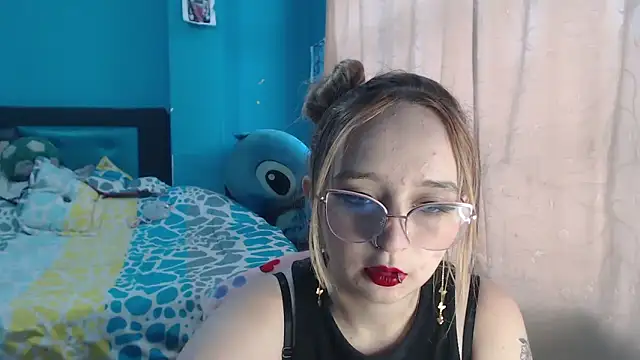 Liaroberts1 online show from 02-03-25, 12:03