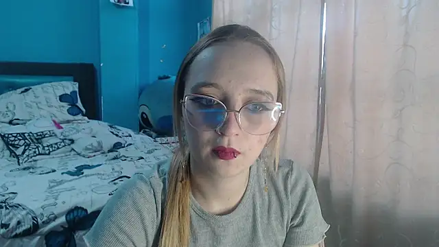 Liaroberts1 online show from 02-18-25, 11:44