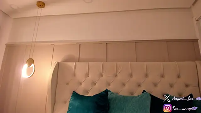 angeel fox online show from 10-30-25, 06:37