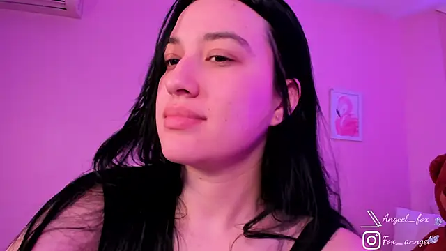 Snapshot of angeel_fox chatting on 05-28-26, 02:42 angeel fox online show from 05-28-26, 02:42