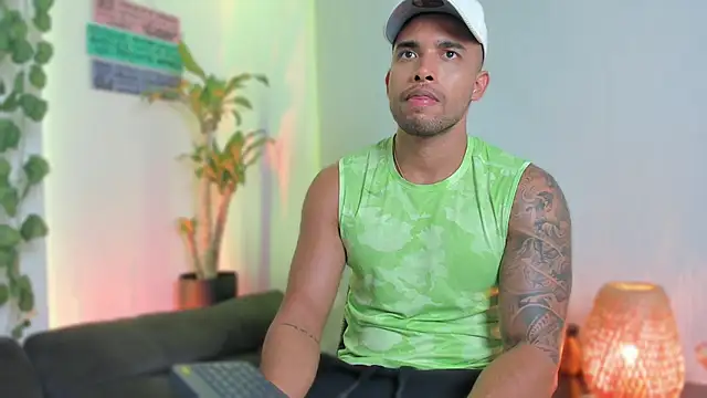 Snapshot of LincomAmith chatting on 02-26-25, 04:36 LincomAmith online show from 02-26-25, 04:36