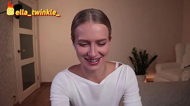 Snapshot of ella_twinkl chatting on 09-26-25, 07:07 ella twinkl online show from 09-26-25, 07:07