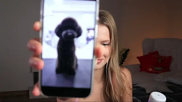 Snapshot of ella_twinkl chatting on 12-04-25, 06:38 ella twinkl online show from 12-04-25, 06:38