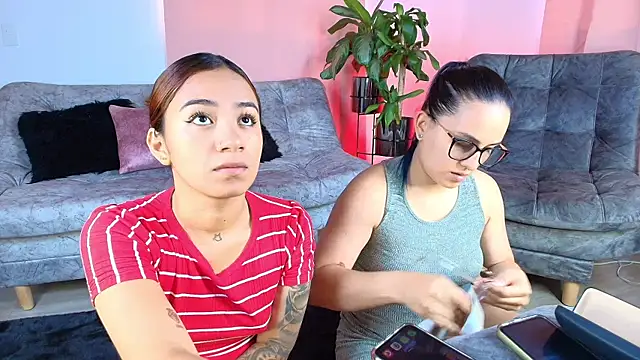 Snapshot of Jules_n_Gia chatting on 10-14-25, 02:40 Jules n Gia online show from 10-14-25, 02:40