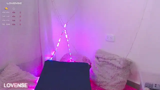 Snapshot of PamelaDoouce chatting on 02-14-25, 12:03 PamelaDoouce online show from 02-14-25, 12:03