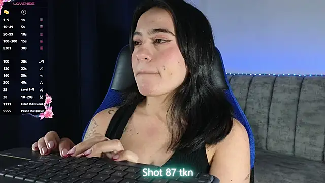 Snapshot of ZaraDames_ chatting on 06-25-26, 04:45 ZaraDames online show from 06-25-26, 04:45