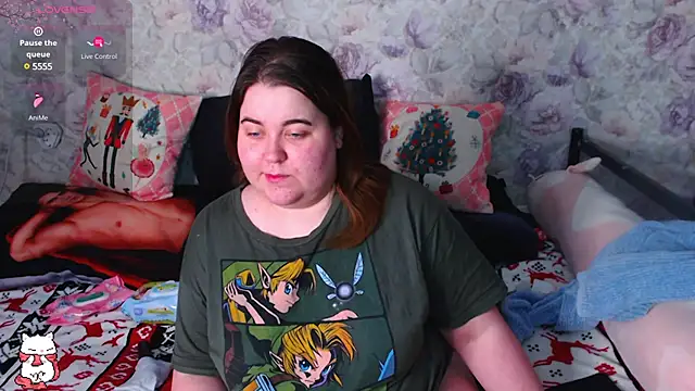 Estelle Hicks online show from 02-05-25, 06:04