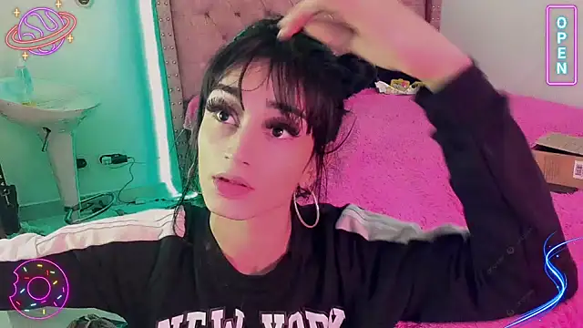 Snapshot of LittleEmmaa chatting on 12-30-24, 12:09 LittleEmmaa online show from 12-30-24, 12:09