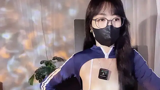 Snapshot of _minji_bae chatting on 10-01-25, 05:41 minji bae online show from 10-01-25, 05:41