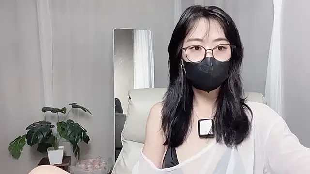 Snapshot of _minji_bae chatting on 10-14-25, 06:42 minji bae online show from 10-14-25, 06:42