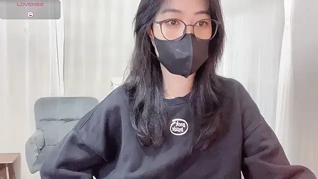 Snapshot of _minji_bae chatting on 10-26-25, 06:25 minji bae online show from 10-26-25, 06:25