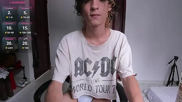 Snapshot of Danni_boy chatting on 12-13-25, 08:47 Danni boy online show from 12-13-25, 08:47