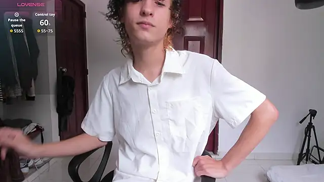 Snapshot of Danni_boy chatting on 12-16-25, 08:03 Danni boy online show from 12-16-25, 08:03