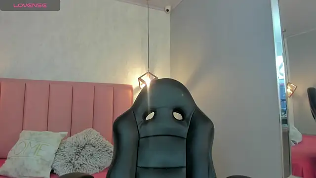 Snapshot of SUNNYCYRUS chatting on 09-23-25, 12:30 SUNNYCYRUS online show from 09-23-25, 12:30