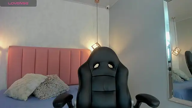 Snapshot of SUNNYCYRUS chatting on 09-24-25, 12:30 SUNNYCYRUS online show from 09-24-25, 12:30