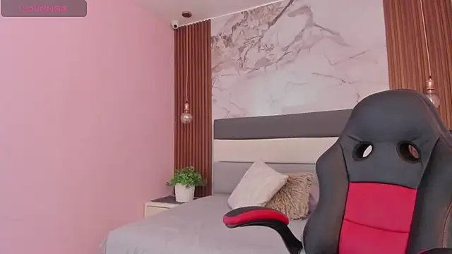 Snapshot of SUNNYCYRUS chatting on 09-29-25, 01:27 SUNNYCYRUS online show from 09-29-25, 01:27