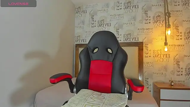 Snapshot of SUNNYCYRUS chatting on 10-06-25, 01:41 SUNNYCYRUS online show from 10-06-25, 01:41