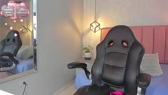 Snapshot of SUNNYCYRUS chatting on 10-18-25, 12:28 SUNNYCYRUS online show from 10-18-25, 12:28