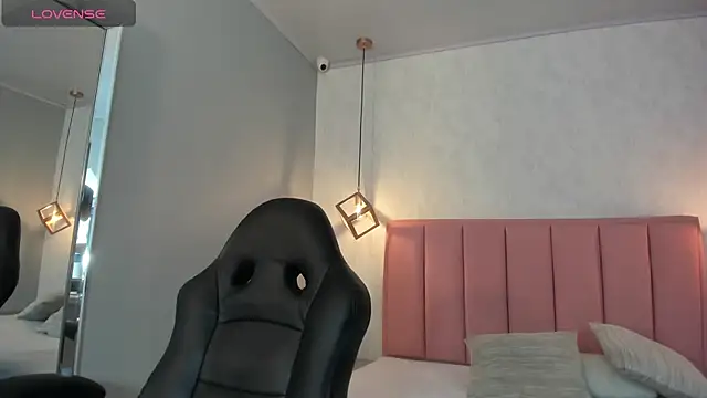 Snapshot of SUNNYCYRUS chatting on 10-23-25, 12:26 SUNNYCYRUS online show from 10-23-25, 12:26