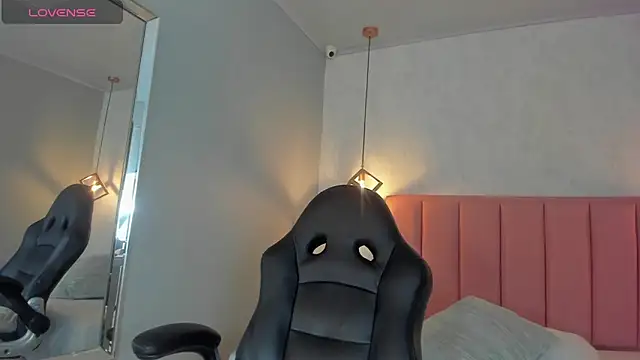 Snapshot of SUNNYCYRUS chatting on 10-25-25, 12:34 SUNNYCYRUS online show from 10-25-25, 12:34