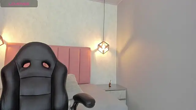 Snapshot of SUNNYCYRUS chatting on 10-31-25, 12:39 SUNNYCYRUS online show from 10-31-25, 12:39