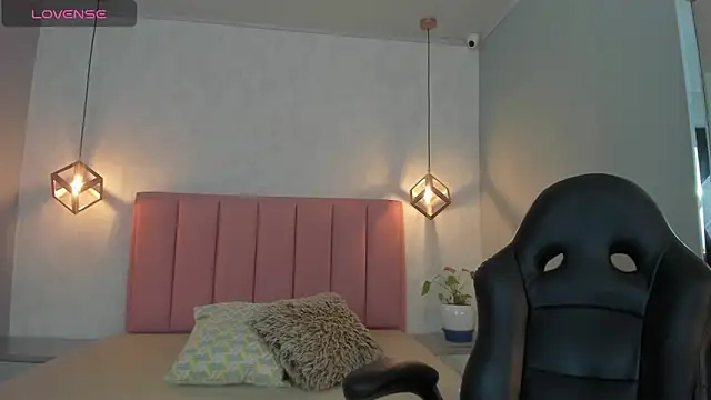 Snapshot of SUNNYCYRUS chatting on 11-11-25, 12:38 SUNNYCYRUS online show from 11-11-25, 12:38