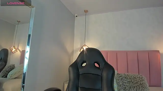 Snapshot of SUNNYCYRUS chatting on 11-13-25, 12:26 SUNNYCYRUS online show from 11-13-25, 12:26