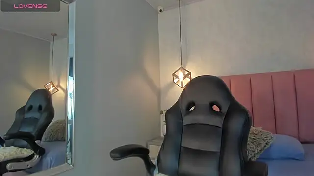 Snapshot of SUNNYCYRUS chatting on 11-19-25, 12:38 SUNNYCYRUS online show from 11-19-25, 12:38