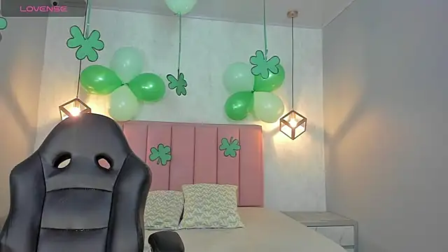 SUNNYCYRUS online show from 03-17-26, 01:25