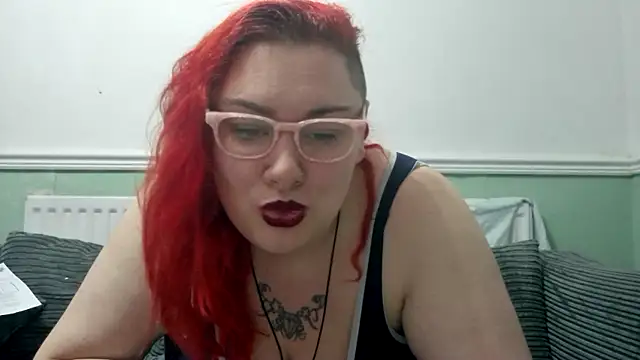 Snapshot of Bustycurves chatting on 02-14-25, 10:04 Bustycurves online show from 02-14-25, 10:04