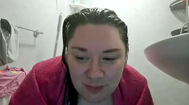 Snapshot of Bustycurves chatting on 03-22-25, 01:32 Bustycurves online show from 03-22-25, 01:32