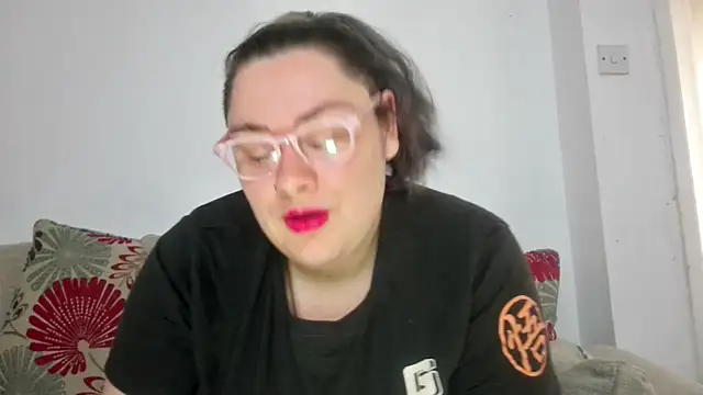 Snapshot of Bustycurves chatting on 10-20-25, 10:49 Bustycurves online show from 10-20-25, 10:49