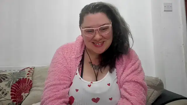 Snapshot of Bustycurves chatting on 10-27-25, 08:46 Bustycurves online show from 10-27-25, 08:46