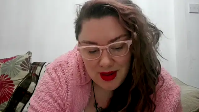 Snapshot of Bustycurves chatting on 11-16-25, 01:55 Bustycurves online show from 11-16-25, 01:55