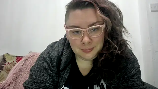 Snapshot of Bustycurves chatting on 11-19-25, 04:12 Bustycurves online show from 11-19-25, 04:12