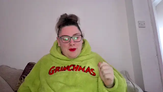 Snapshot of Bustycurves chatting on 11-22-25, 12:26 Bustycurves online show from 11-22-25, 12:26