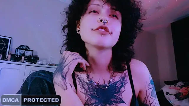 Snapshot of NaughtyLittleFox chatting on 05-31-26, 05:37 NaughtyLittleFox online show from 05-31-26, 05:37