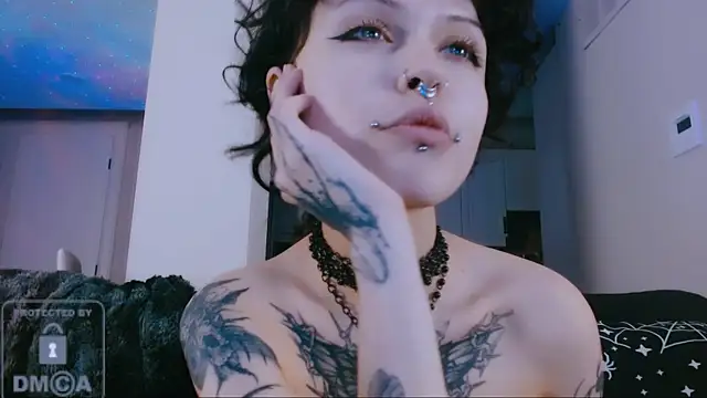 Snapshot of NaughtyLittleFox chatting on 07-11-26, 12:57 NaughtyLittleFox online show from 07-11-26, 12:57