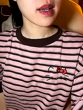 Snapshot of minmin2kk5 chatting on 11-24-25, 03:34 minmin2kk5 online show from 11-24-25, 03:34